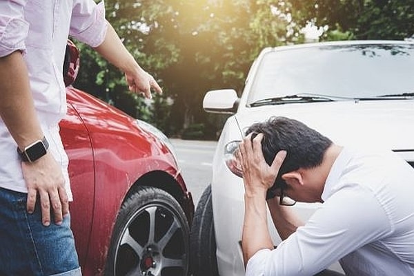 Drivers arguing about fault for a car accident